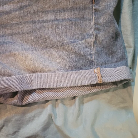 Mossimo High Rise Midi Shorts Medium Wash (Target Brand) - Picture 8 of 9